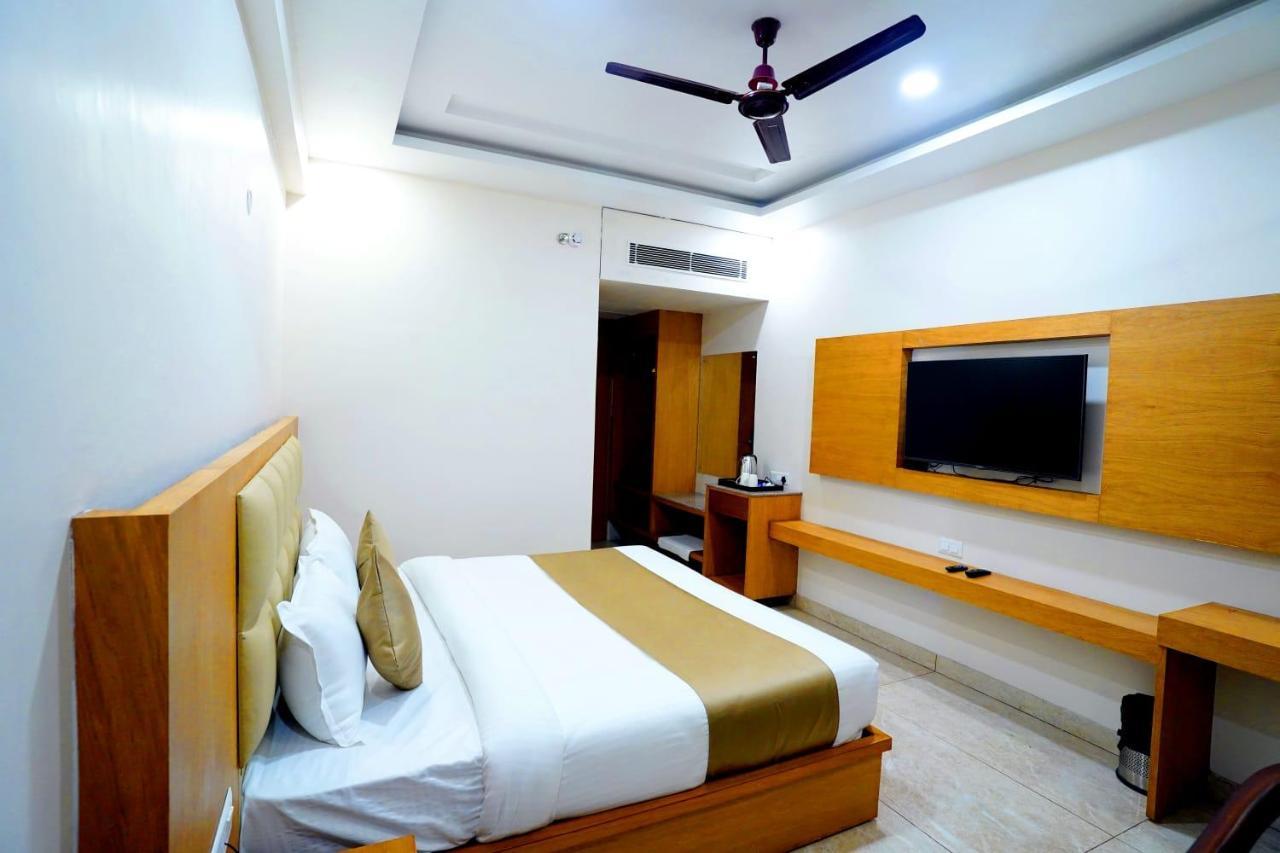 Hotel Amansara Lucknow Ngoại thất bức ảnh