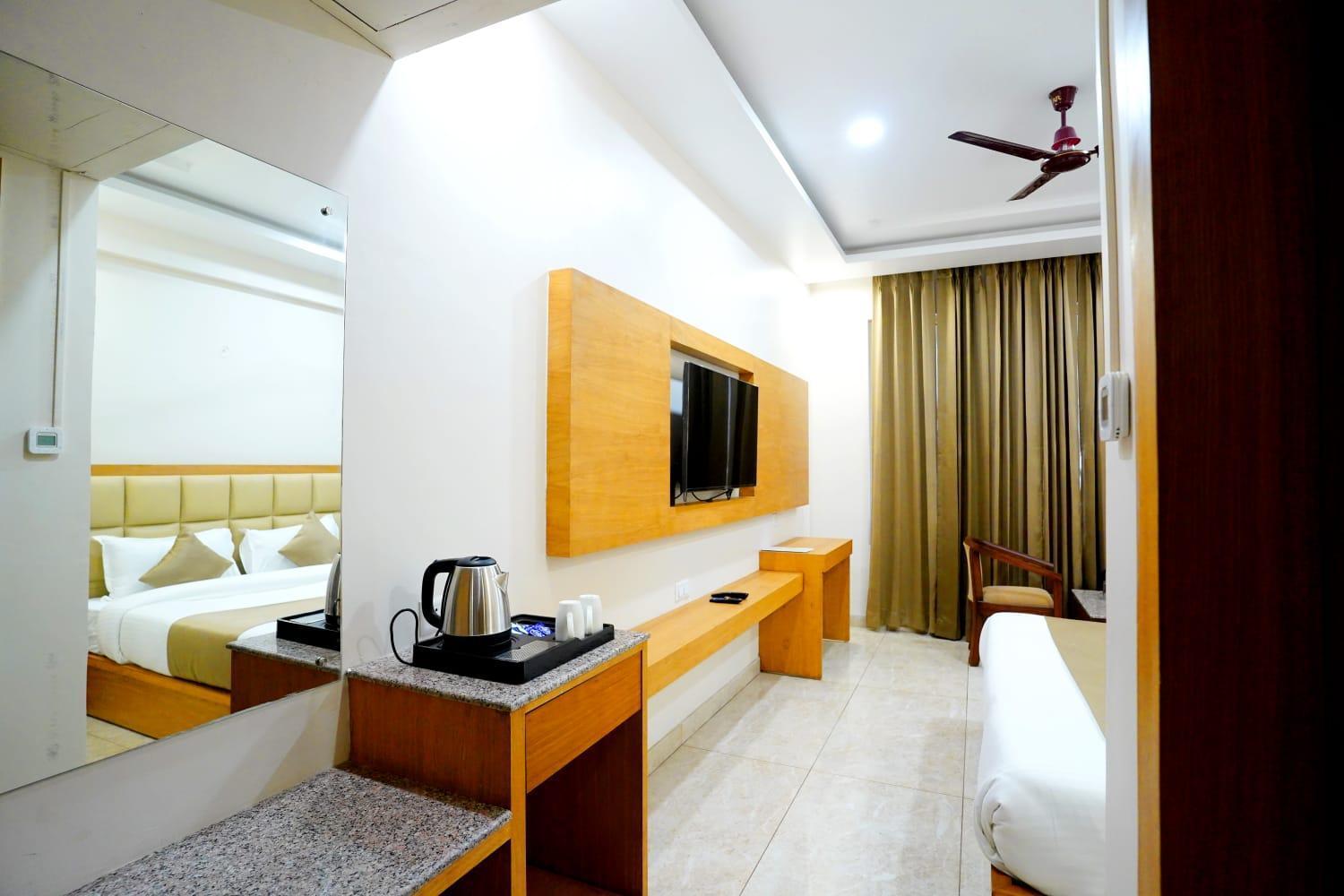 Hotel Amansara Lucknow Ngoại thất bức ảnh